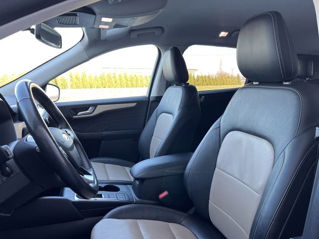 2022 Ford Escape Hybrid Titanium