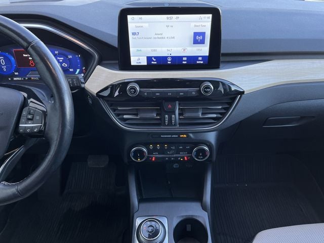 2022 Ford Escape Hybrid Titanium