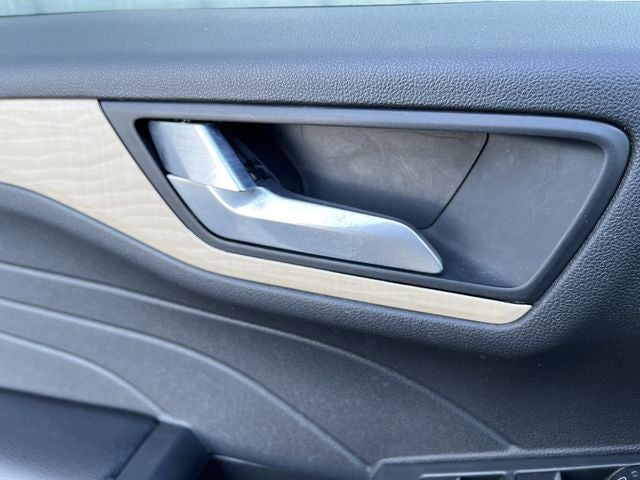 2022 Ford Escape Hybrid Titanium