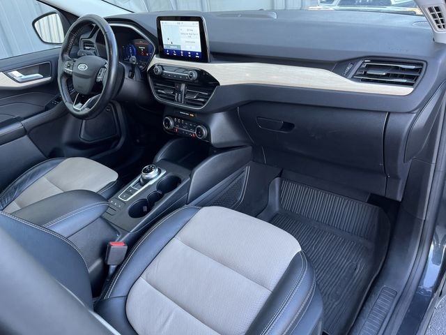 2022 Ford Escape Hybrid Titanium