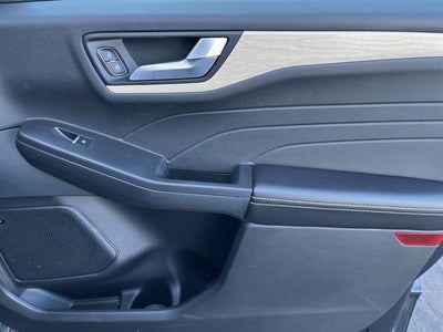 2022 Ford Escape Hybrid Titanium