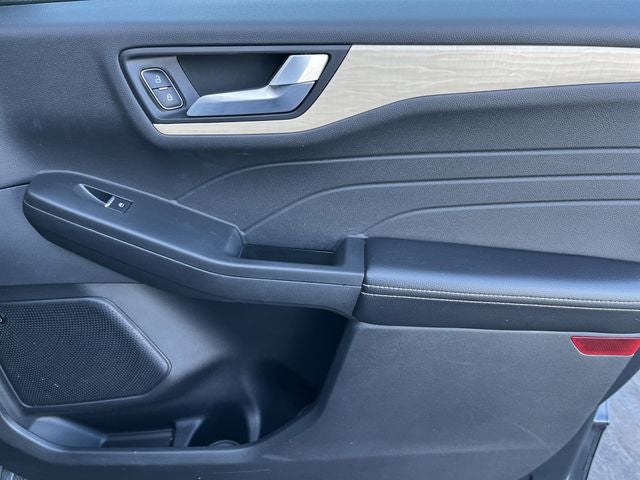 2022 Ford Escape Hybrid Titanium