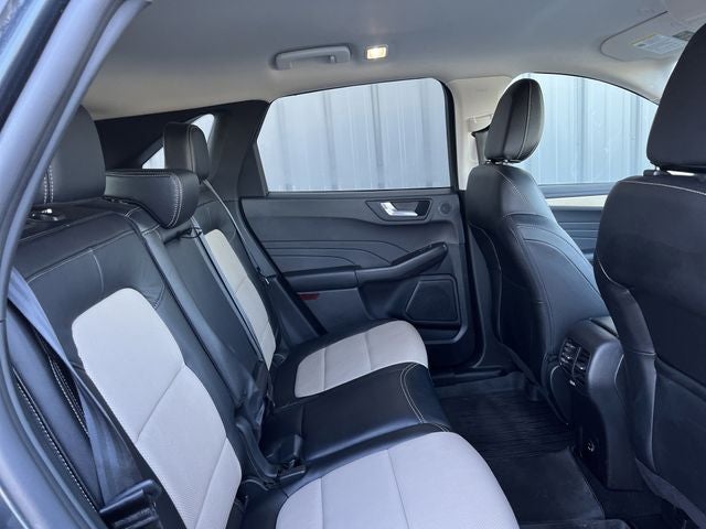 2022 Ford Escape Hybrid Titanium