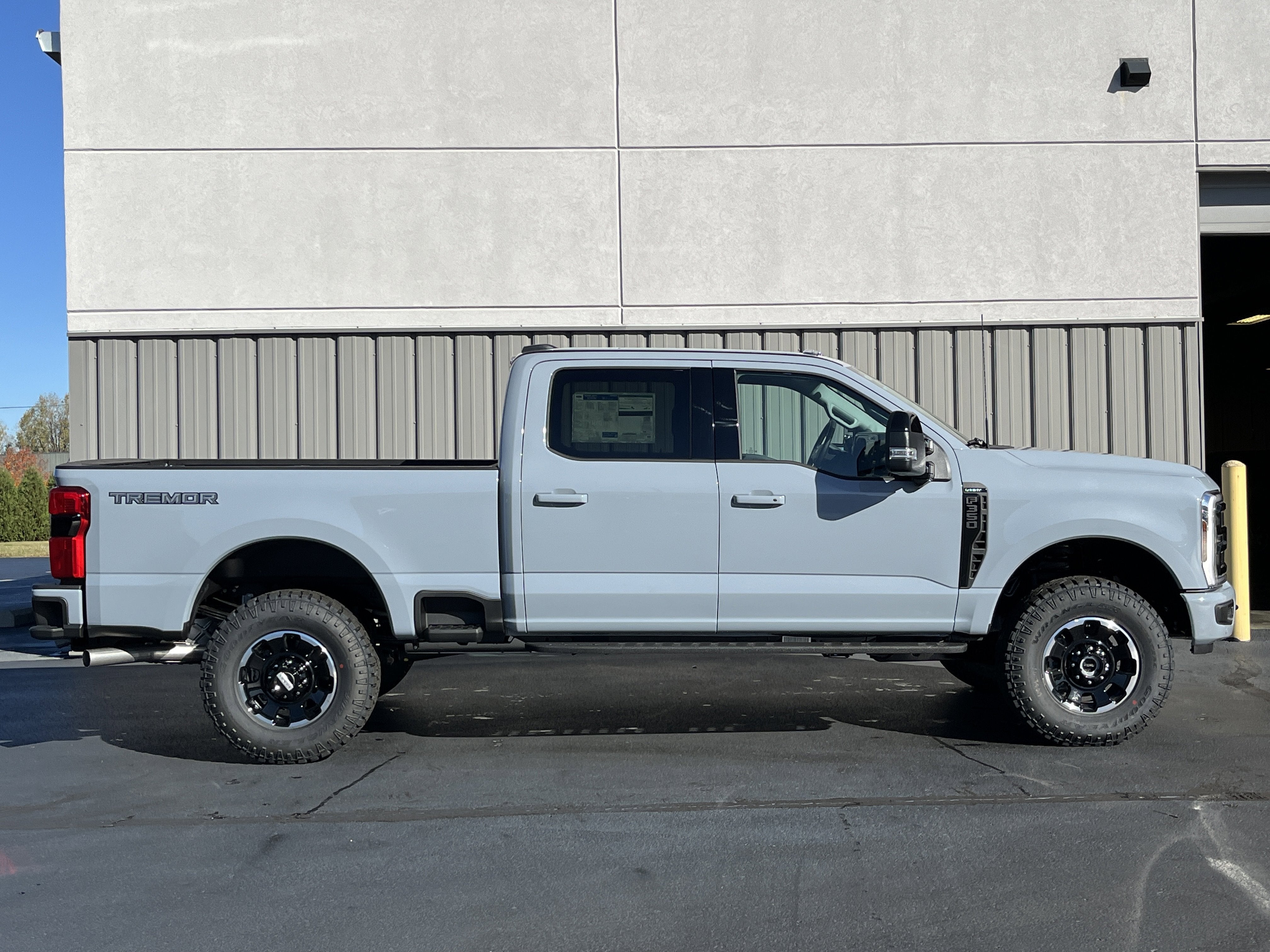 2026 Ford Super Duty F-350 SRW LARIAT