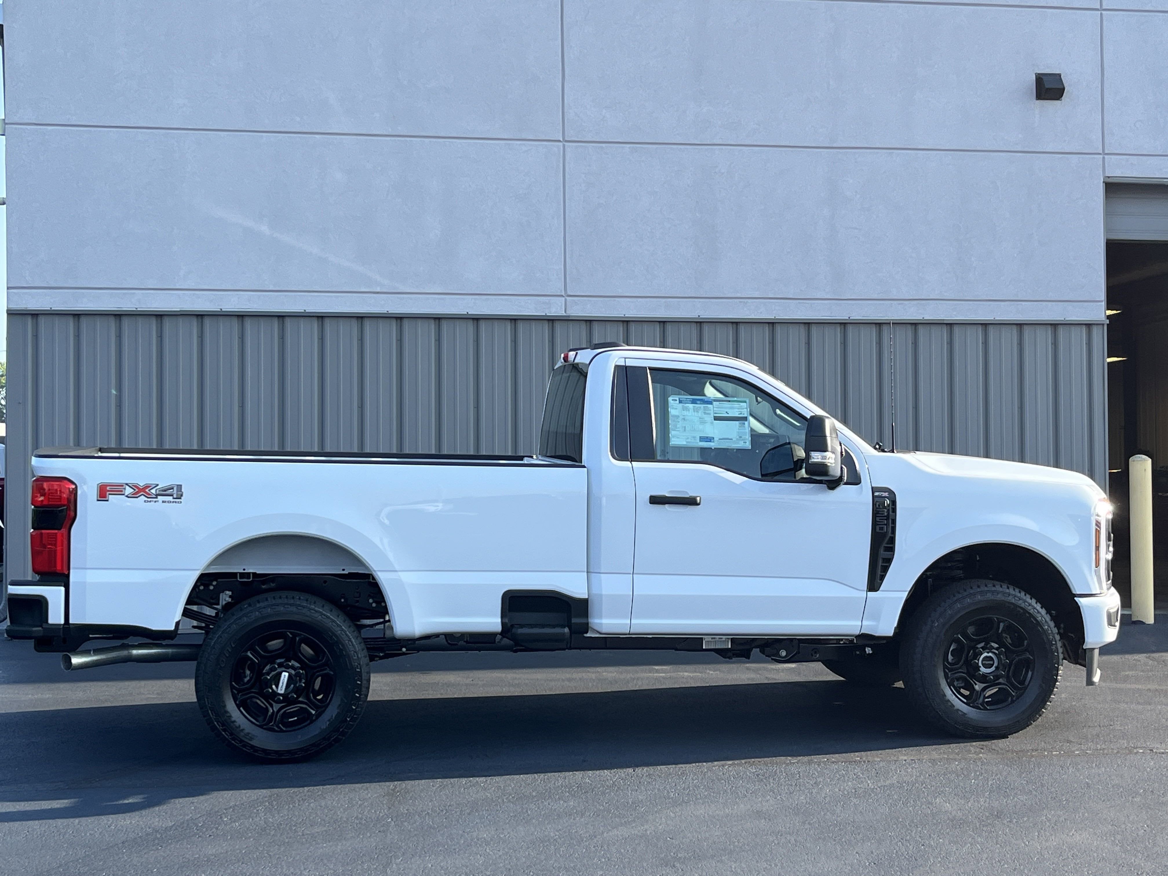 2025 Ford Super Duty F-350 SRW XL