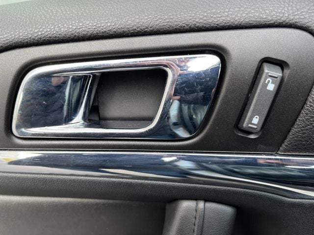 2012 Lincoln MKS Base