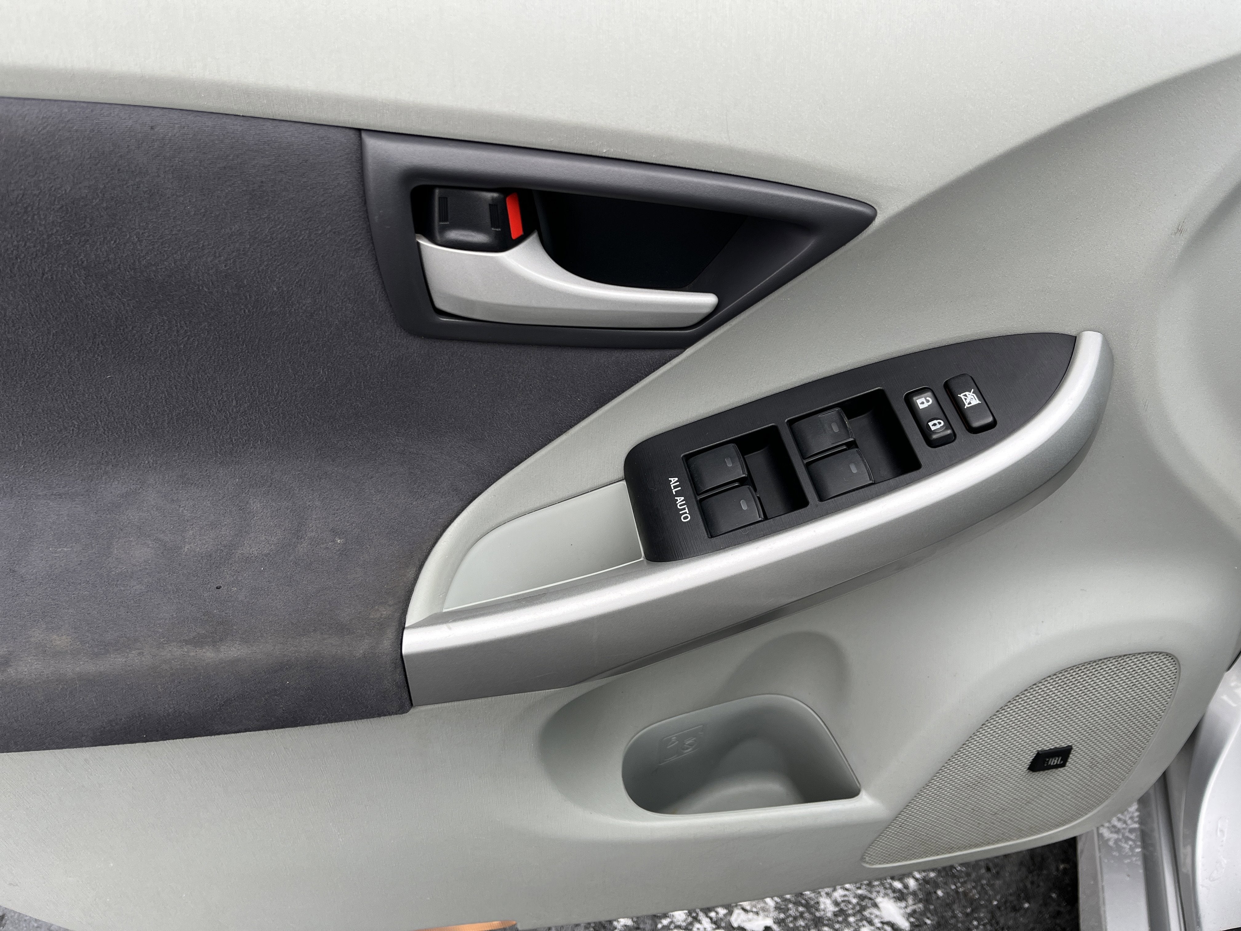 2010 Toyota Prius III