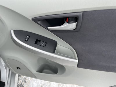 2010 Toyota Prius III