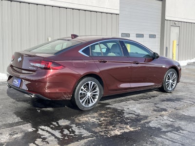 2019 Buick Regal Sportback Essence