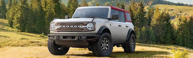 At a Glance: 2026 Bronco vs. Wrangler